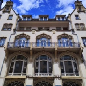 Strasbourg avec son ciel bleu et ses 1682917 degrés en été 🤩.#strasbourg #france #city